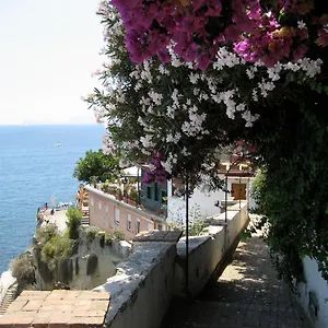 https://apt-napoli-sospesi-tra-cielo-e-mare.hotels-amalfi.com